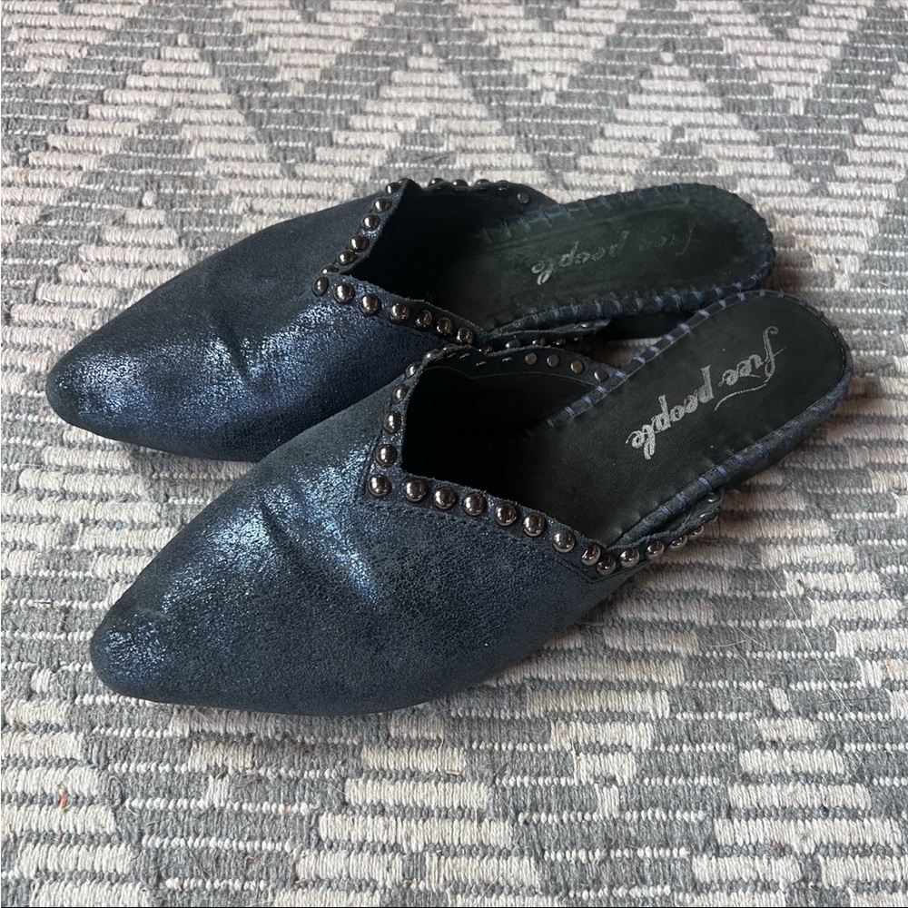 Free People Blue Studded Suede Mule Flats Women’s Size 39 EU or 8.5 US - Picture 4 of 7